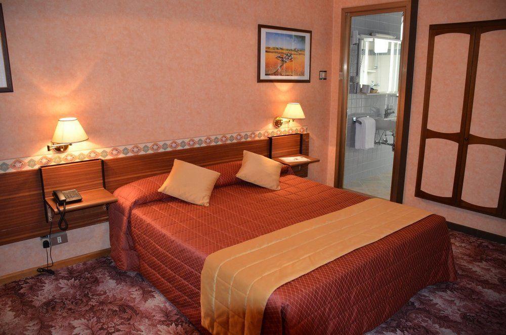 Hotel Milano Trieste Esterno foto